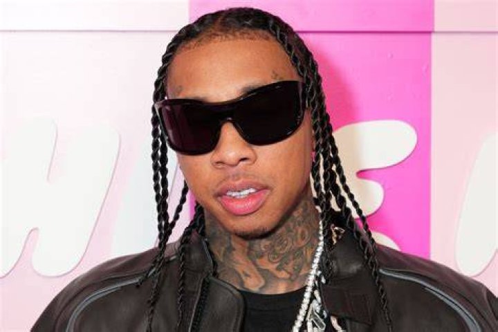 PHOTO Tyga shows off his with girlfriend at the beach YellowDanfo