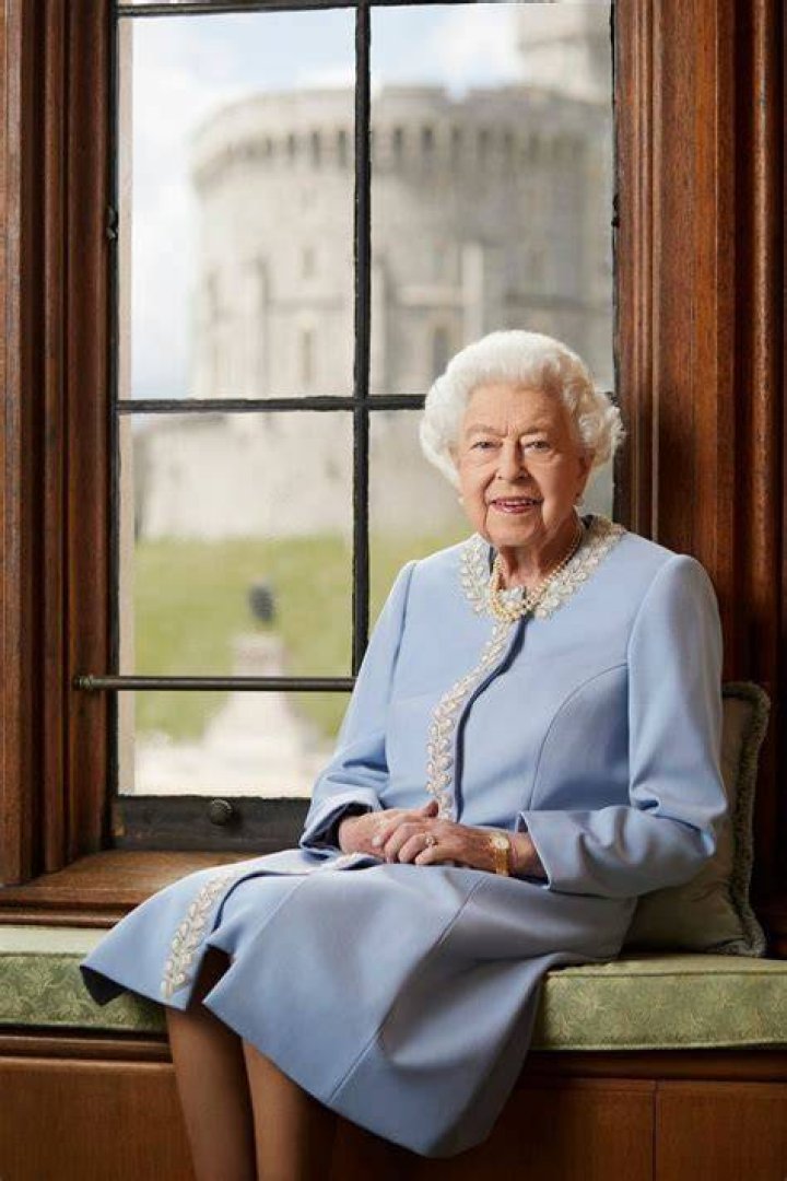 Queen Elizabeth's Children Meet Prince Charles, Princess Anne, Prince