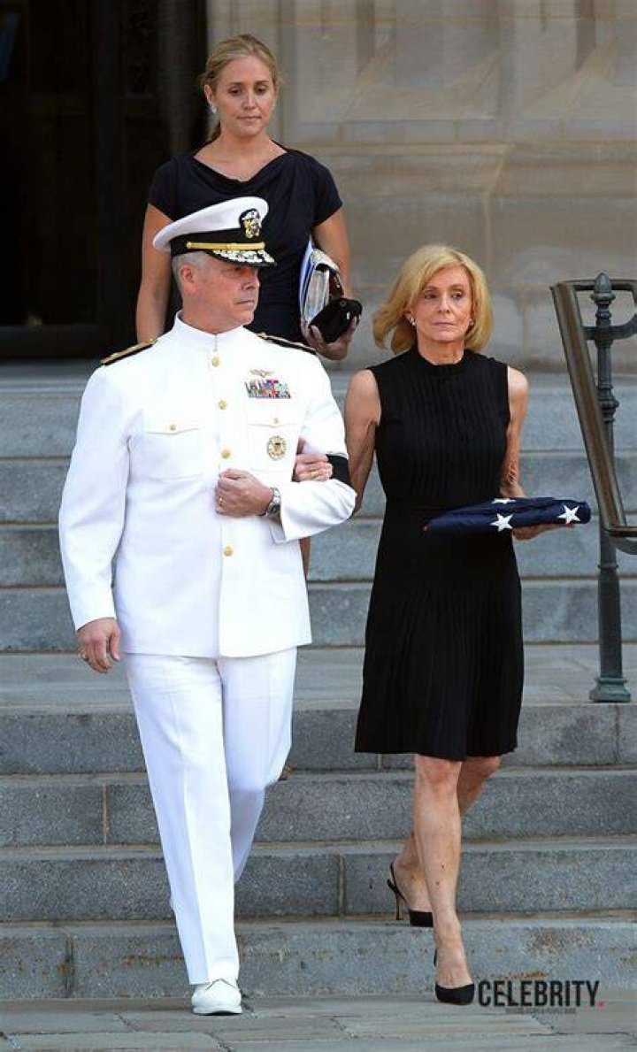 Qui est Carol Held Knight Celebrity.tn N&deg;1 Official Stars & People