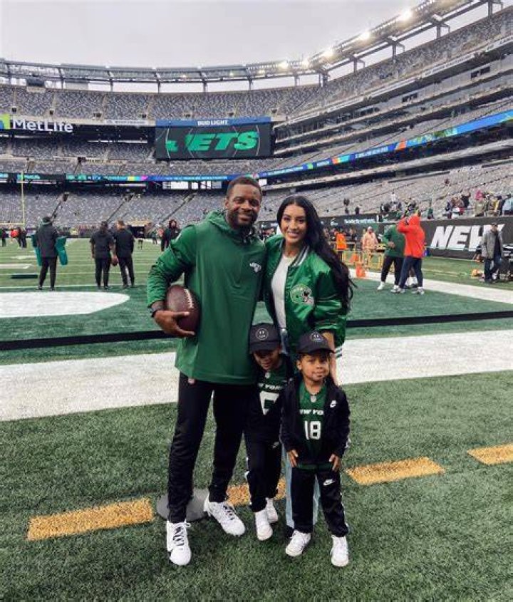 Randall Cobb Tour NFL Star ’s Family Home, Which Is a Study in Cooly