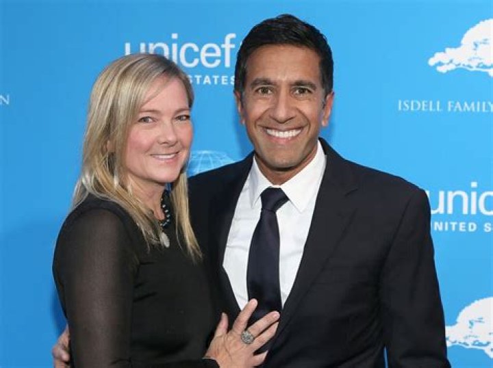 Rebecca Olson (Dr. Sanjay Gupta’s Wife) and 3 Daughters famous