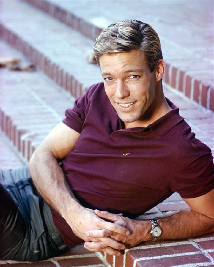 Richard Chamberlain became the golden boy after Dr. Kildare this is