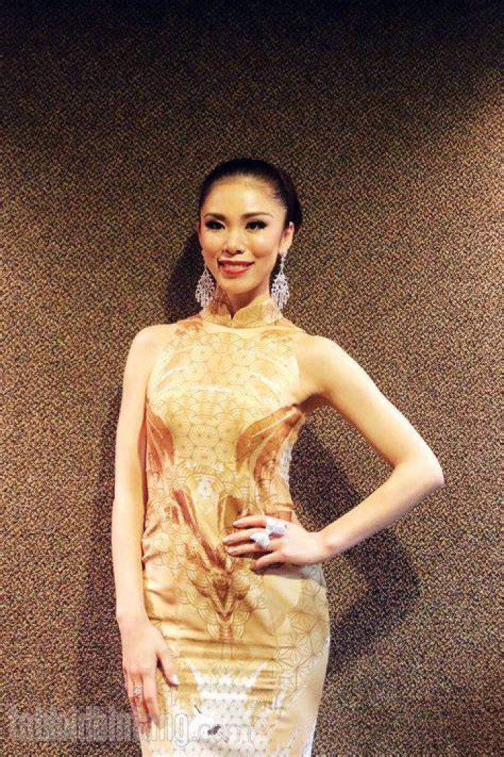 Riyo Mori Tampil Memukau Kenakan Gaun Mermaid Cheongsam