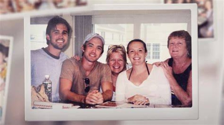 Rob McElhenney Siblings Sister Katie McElhenney 7 Brother