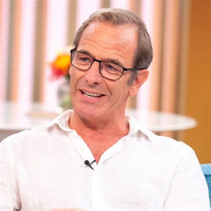 Robson Green's Life Partner: Uncover The Love Story And Their Special Bond