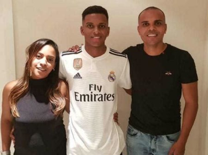 Rodrygo Parents Meet Eric Batista de Goes and Denise Goes