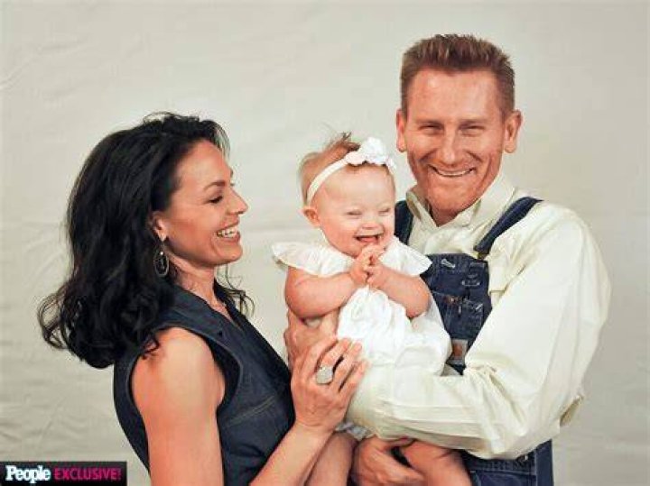 Rory Feek Breaks His Silence Following Wife Joey’s Death, Returns Home