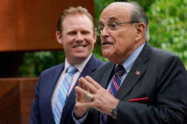 Rudy Giuliani undergoes heart stent surgery