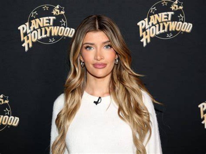 Sami Sheen Visits Victoria&rsquo;s Secret for New Lingerie in LA (25 Photos