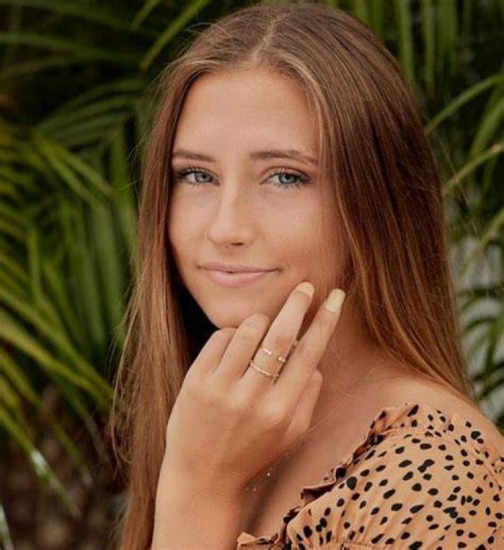 Sarah Hoffmeister Age, Net Worth, Boyfriend, Family and Biography