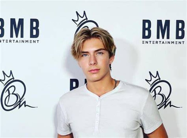 Sawyer Sharbino Height, Weight, Age, Girlfriend, Family, Facts, Biography