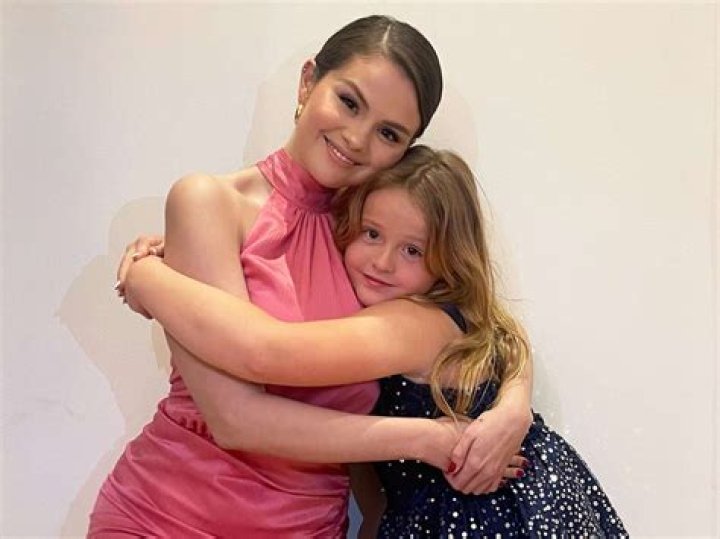 Selena Gomez, sister Gracie are too cute on the 2023 Golden Globes red
