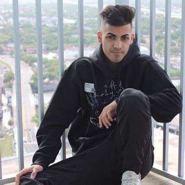 Skeppy Real Name, Age, Height, Net Worth, Family, Girlfriend & All Facts