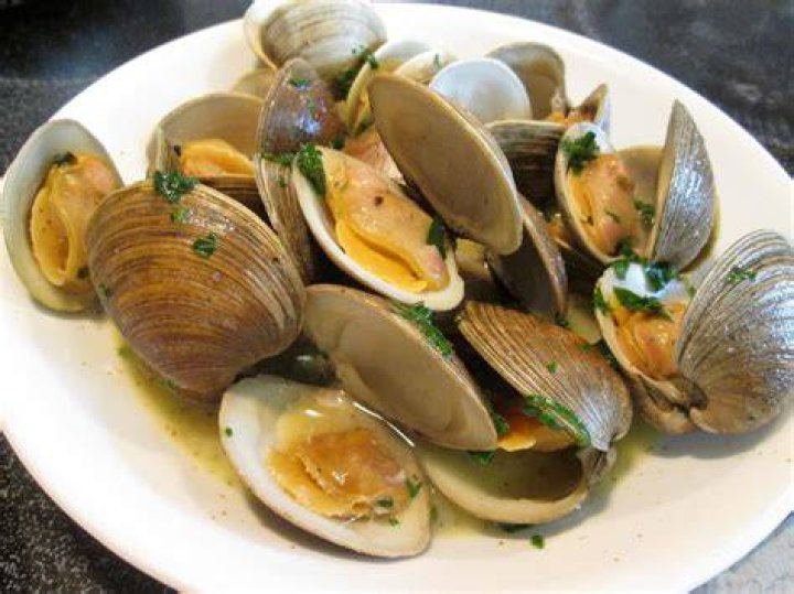 Steamed Clams Cooking Live Littleneck Clams to perfection in 10