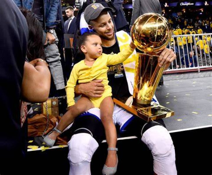 Stephen Curry Celebrates NBA Championship With Daughters