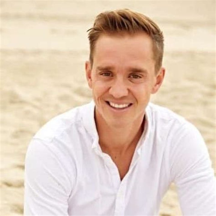 Stuart Holden Bio net worth and Salary in 2020; Who is his Wife?