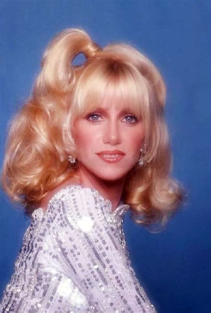 Suzanne Somers Young Suzanne somers, Suzanne somers young, Classic beauty