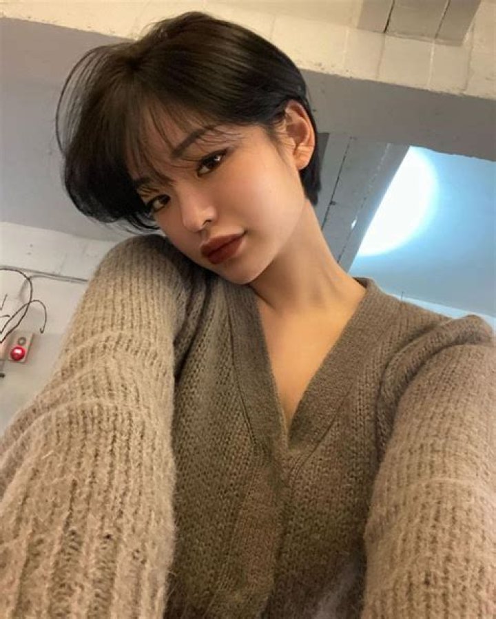 sweater Short hair styles, bening, Short wavy hair