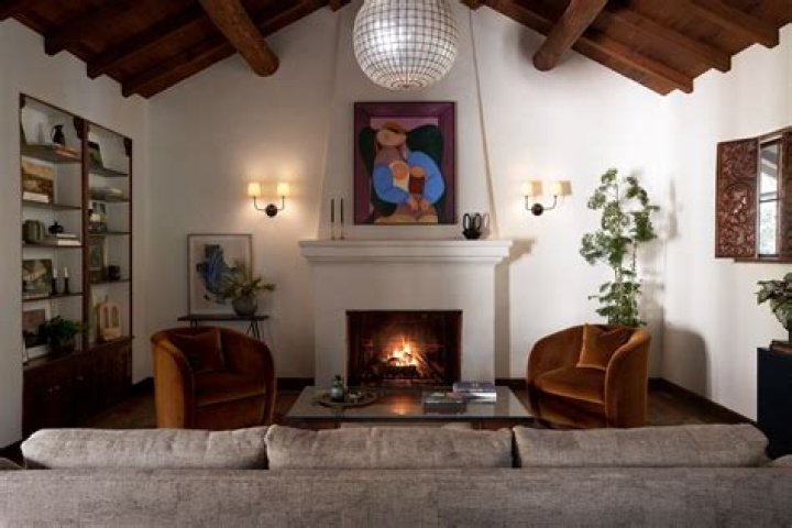Tania Sarin’s 70’s style home in Architectural... drink more water.