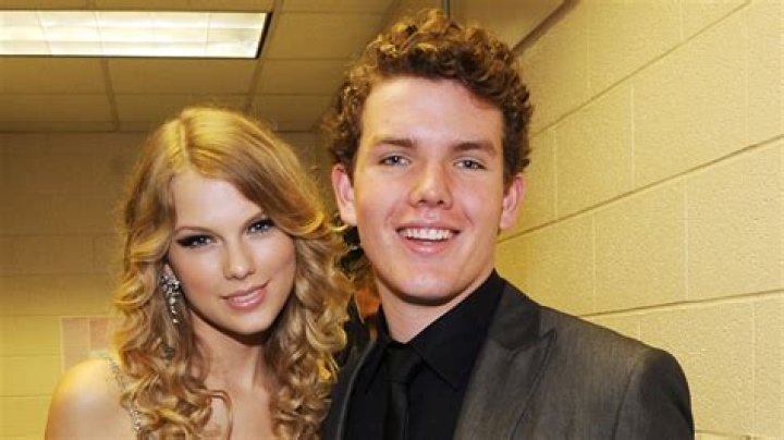 TAYLOR SWIFT and Her Brother Austin Night Out in New York HawtCelebs