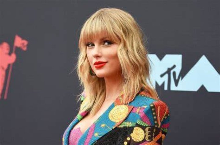 Taylor Swift’s Height, Weight, and 8 Other Facts About The American Singer