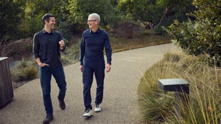 The Enigmatic Love Life Of Apple's CEO