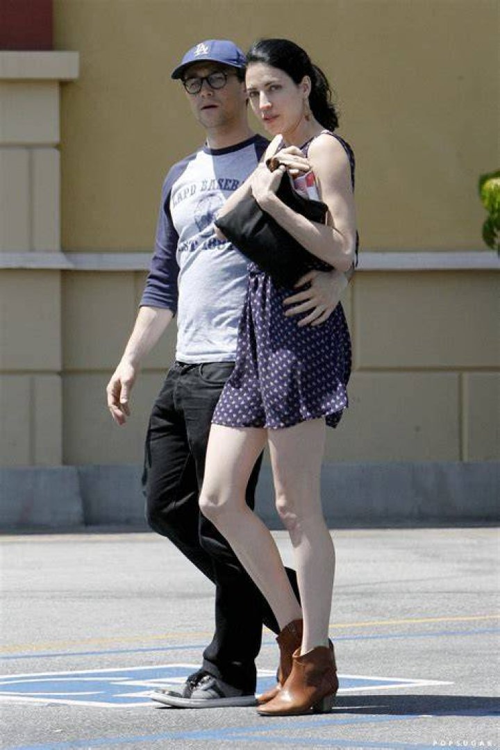 The entrepreneur Tasha McCauley is the wife of Joseph Gordon Levitt. ·