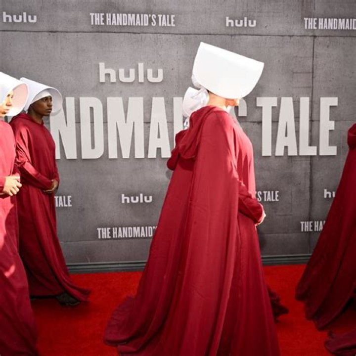 The Handmaid's Tale Jordana Blake Wiki And Age, Parents And Siblings