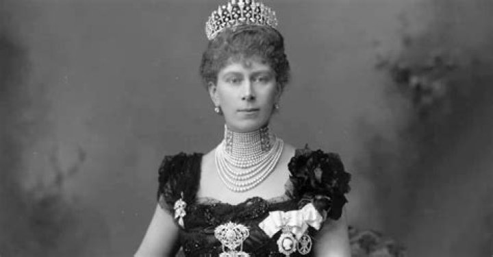 The Tragic Story of the Queen of Popular Music |
