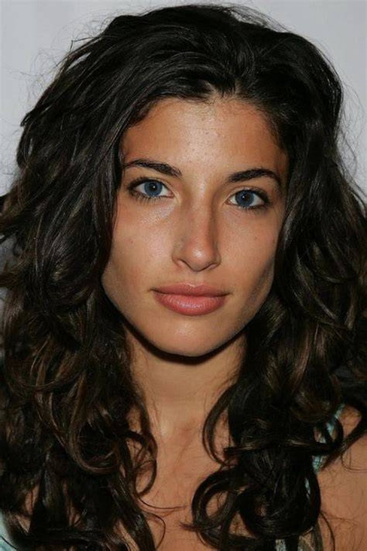 Uncover Hidden Truths And Exclusive Insights: Exploring "tania Raymonde Naked"