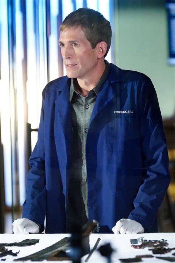 Uncover Intriguing Secrets Behind Eric Szmanda's Relationships