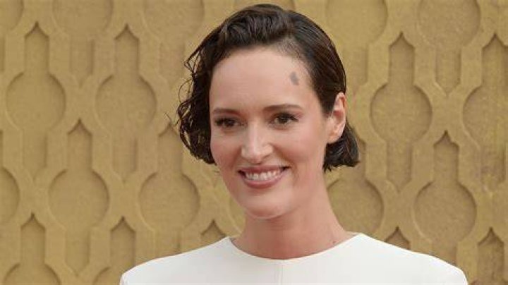 Uncover The Captivating Story Behind "Phoebe Waller Bridge Emmy Photo Capturing The"