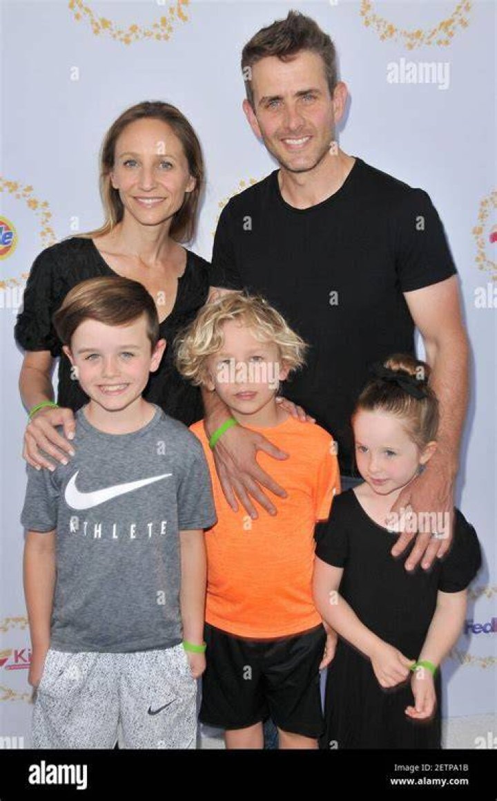 Uncover The Musical Journey And Impact Of Joey McIntyre And Barrett Williams