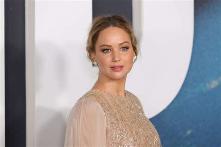Uncover The Secrets: Jennifer Lawrence's Height Unveiled
