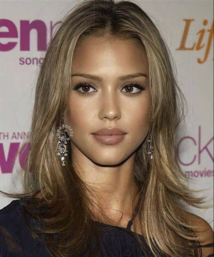 Unveiling Jessica Alba's Youthful Radiance In The Early 2000s