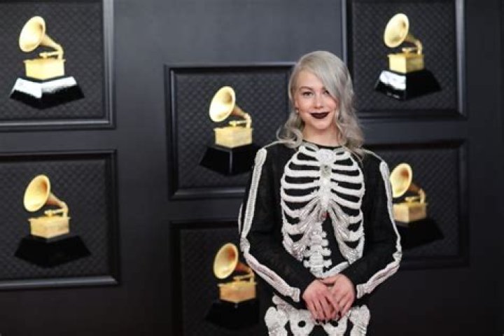 Unveiling Phoebe Bridgers' Dating History: Discoveries And Insights