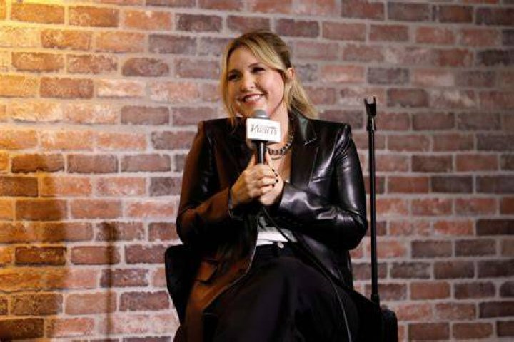 Unveiling The Height And Attributes Of Comedian Taylor Tomlinson
