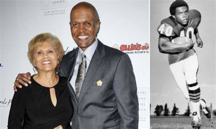 Unveiling The Remarkable Story Of Gale Sayers' First Wife