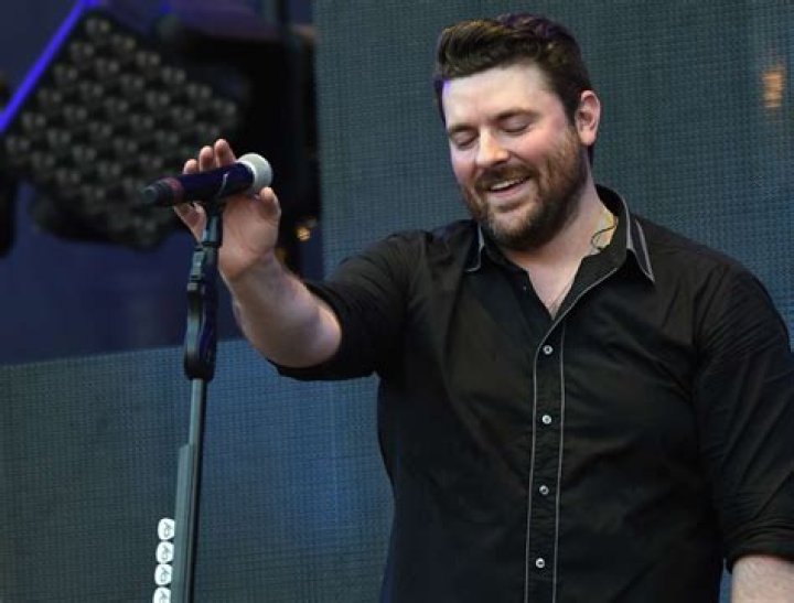 Update Singer Chris Young recovering from infection