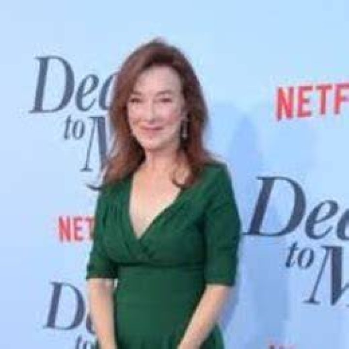 Valerie Mahaffey Biography, Height & Life Story Super Stars Bio