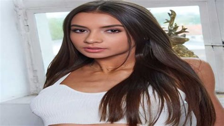 Vanessa Alessia Scrolller