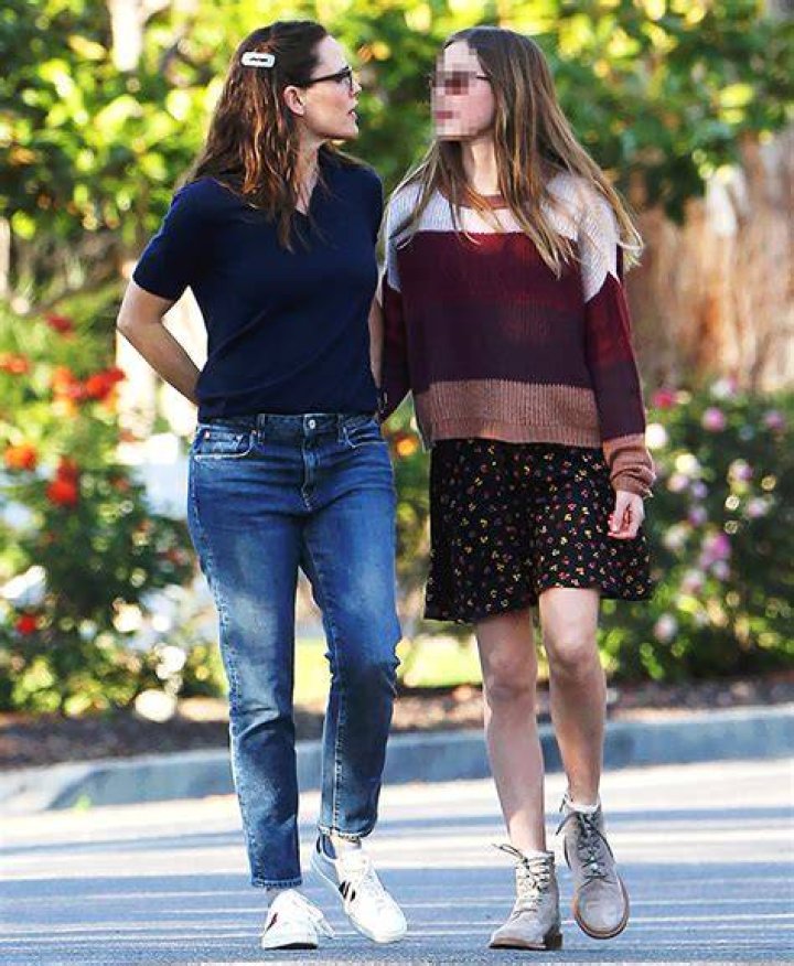 Violet Affleck Taller Than Jennifer Garner Photos Hollywood Life