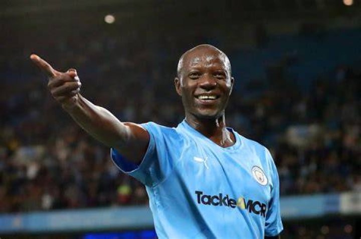 Watch Manchester City celebrate Benjani Mwaruwari birthday with a