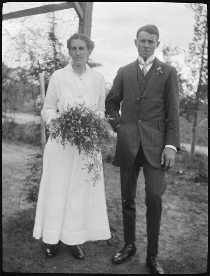 Wedding of Jim Palmer to Bessie Pope, 28 September 1915. State