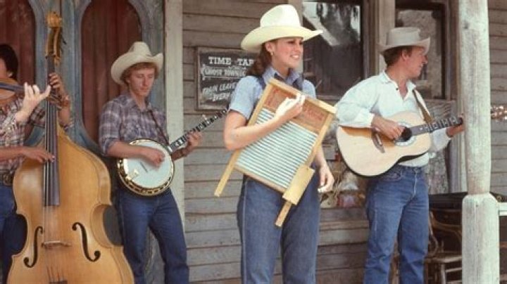 What do you use to play a washboard?