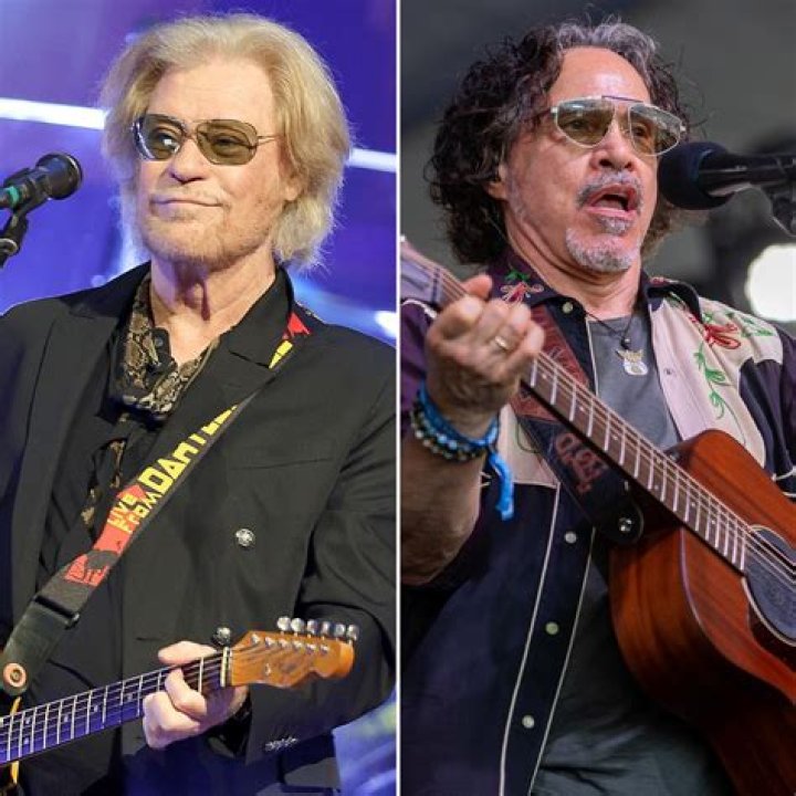 What happened to Daryl Hall's mother?