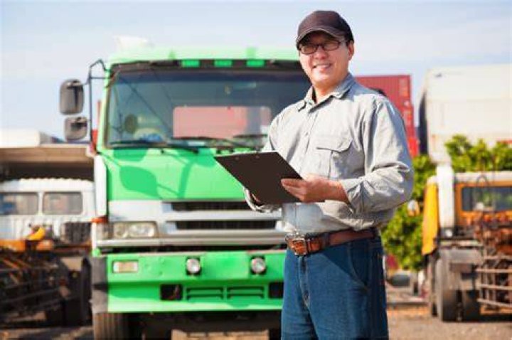 What is a transportation/logistics specialist?