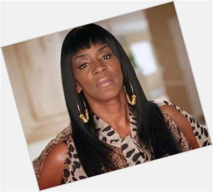 What is Momma Dee birthday?