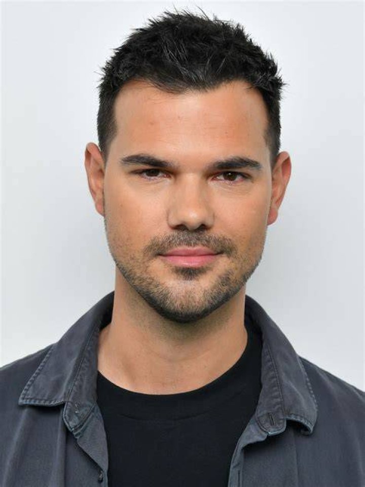 What is Taylor Lautner's ethnicity? He has Native American and European