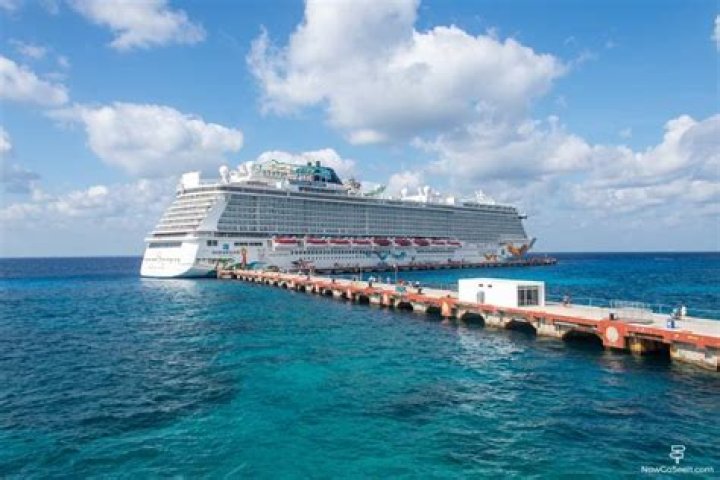 Where do cruise ships dock at Cozumel?